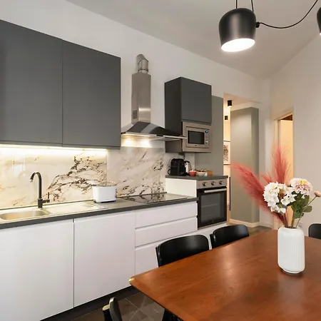 Roomeasy Vatican Apartment
